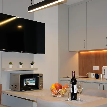 Srebrna Pahulja-konaci * Kopaonik