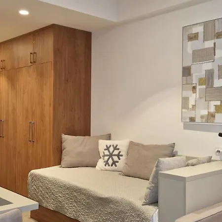 Srebrna Pahulja-konaci * Kopaonik