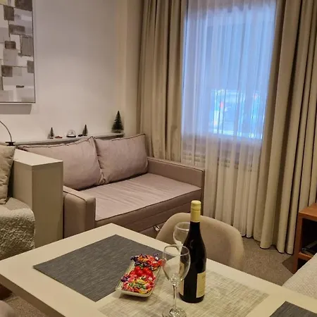 Srebrna Pahulja-konaci * Kopaonik